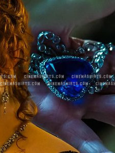 Rose DeWitt Bukater wearing the original Heart of the Ocean Necklace on Titanic